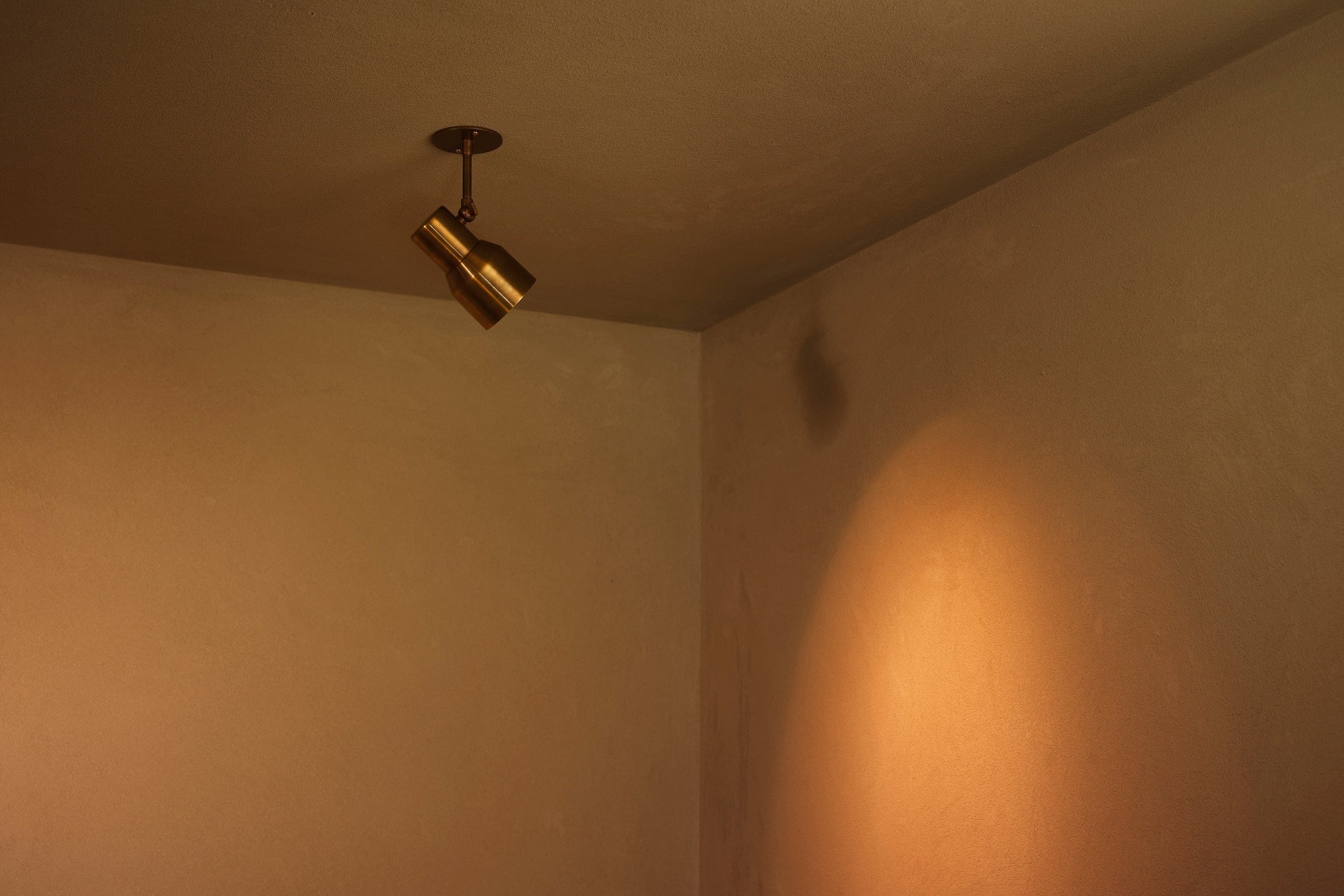 adjustable brass spot